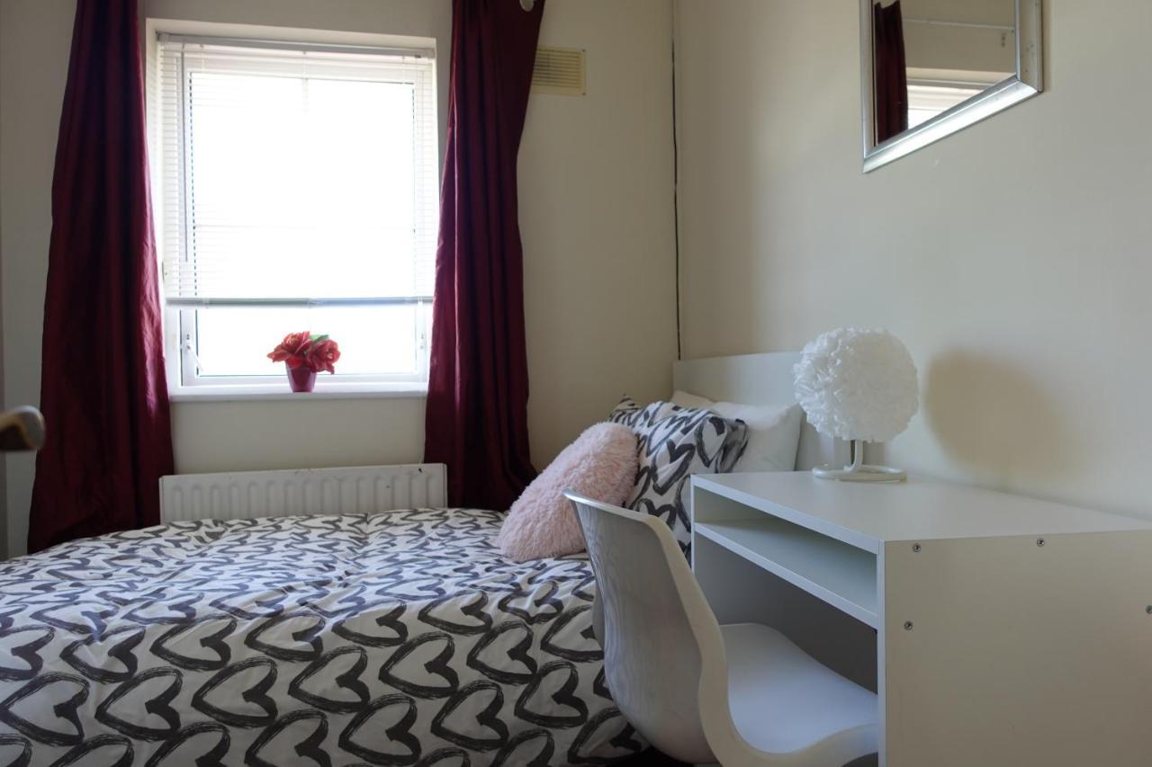 Females Only - Private Bedrooms In Dublin Lucan Extérieur photo