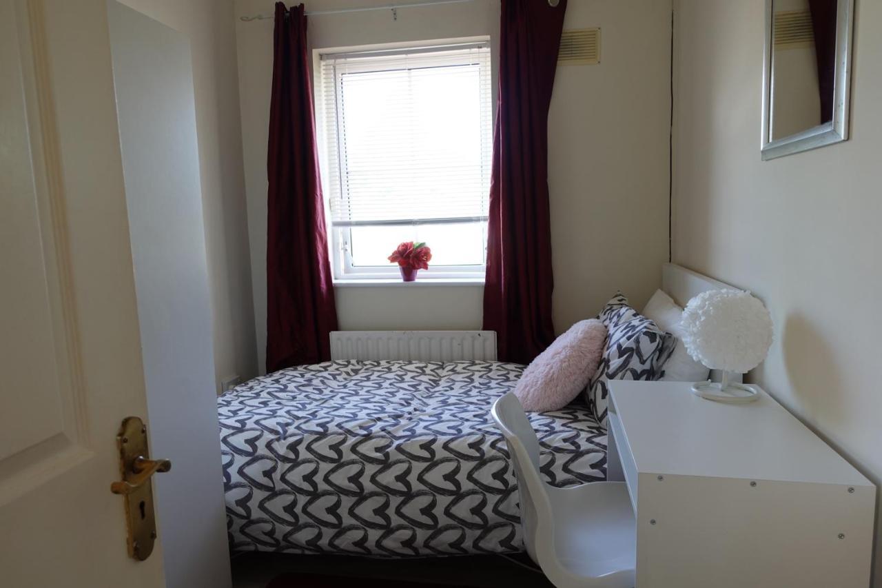 Females Only - Private Bedrooms In Dublin Lucan Extérieur photo