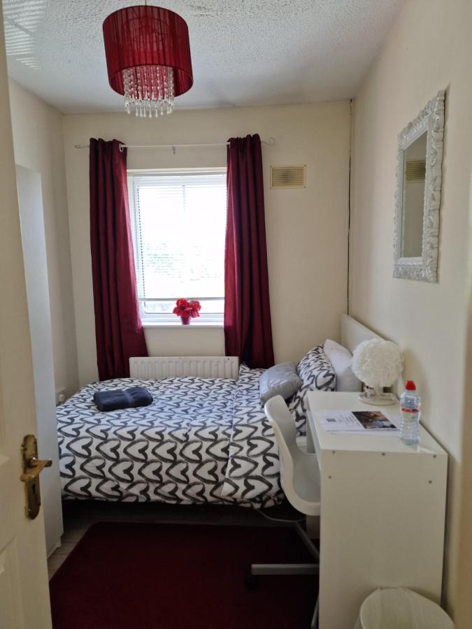 Females Only - Private Bedrooms In Dublin Lucan Extérieur photo