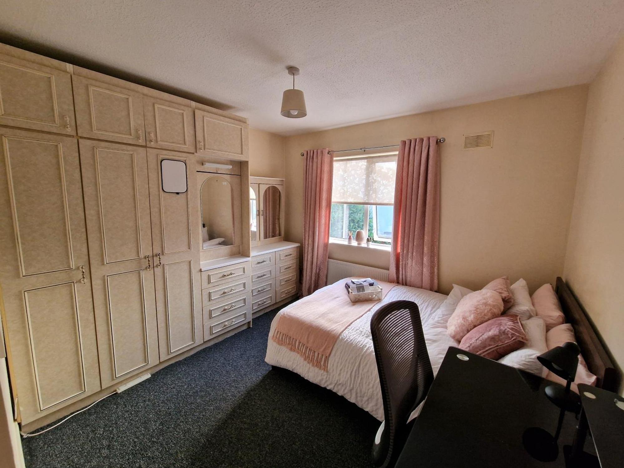 Females Only - Private Bedrooms In Dublin Lucan Extérieur photo